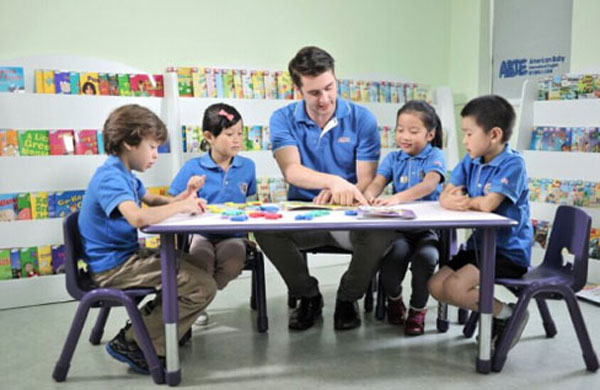 学校外教上课图